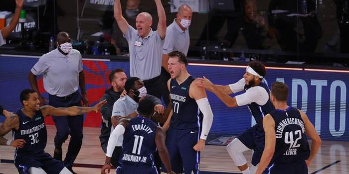  东契奇准绝杀独行侠加时险胜快船迎三连胜  